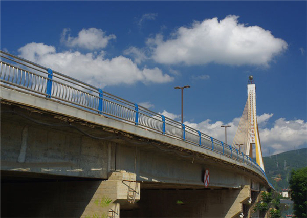 红桥304不锈钢桥梁护栏：安全、耐用与美观的完美结合
