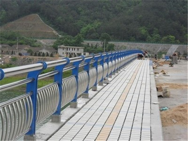 红桥不锈钢桥梁护栏是一种什么材质的护栏